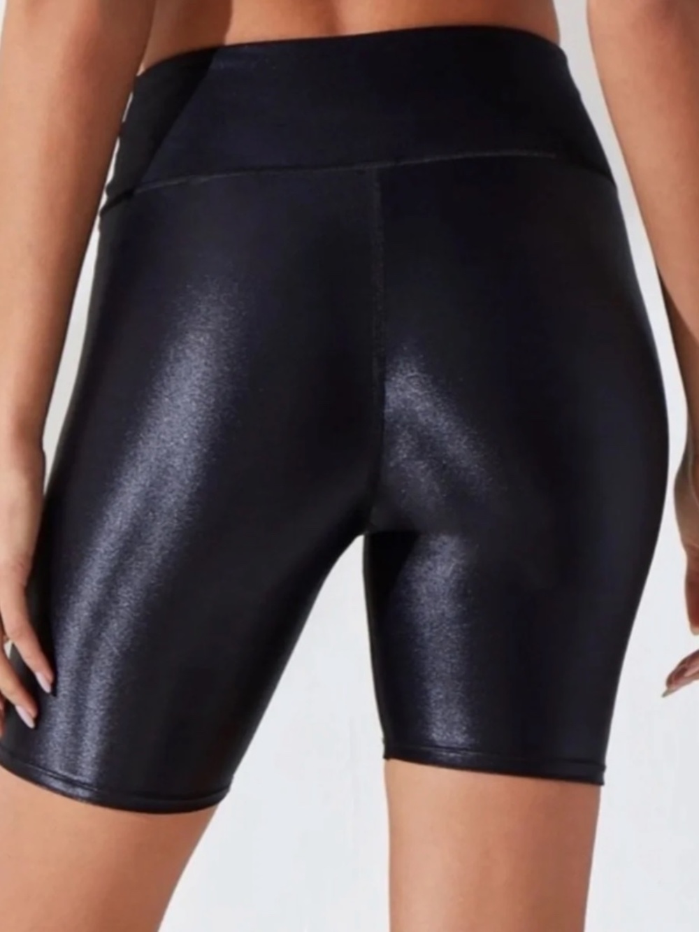 Noli Yoga Liquid Biker Short – Black Gloss - Picture 2 of 5